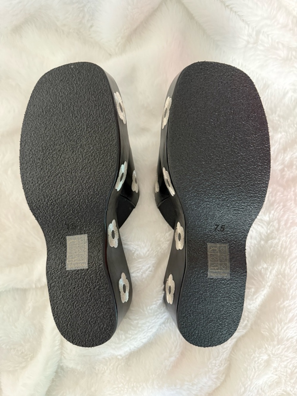 Lisa Says Gah Black Dakota Platform Clogs - Picture 6 of 8
